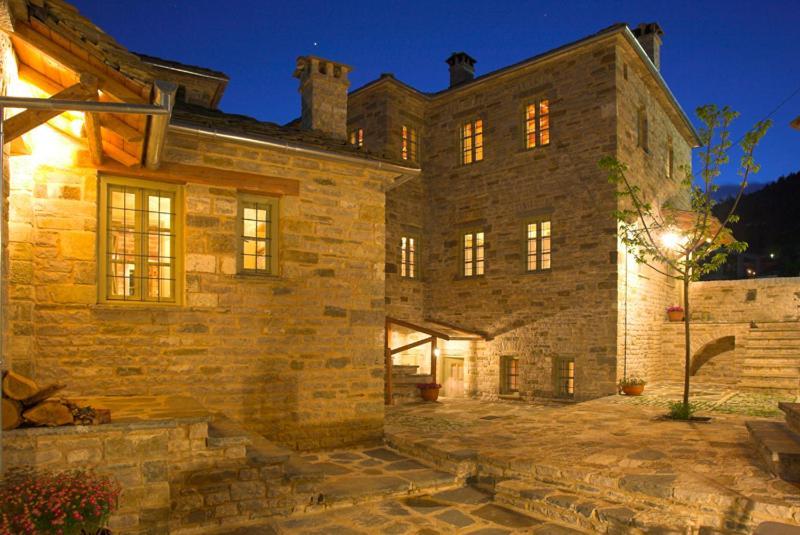 Astra Inn Pápingo Kültér fotó